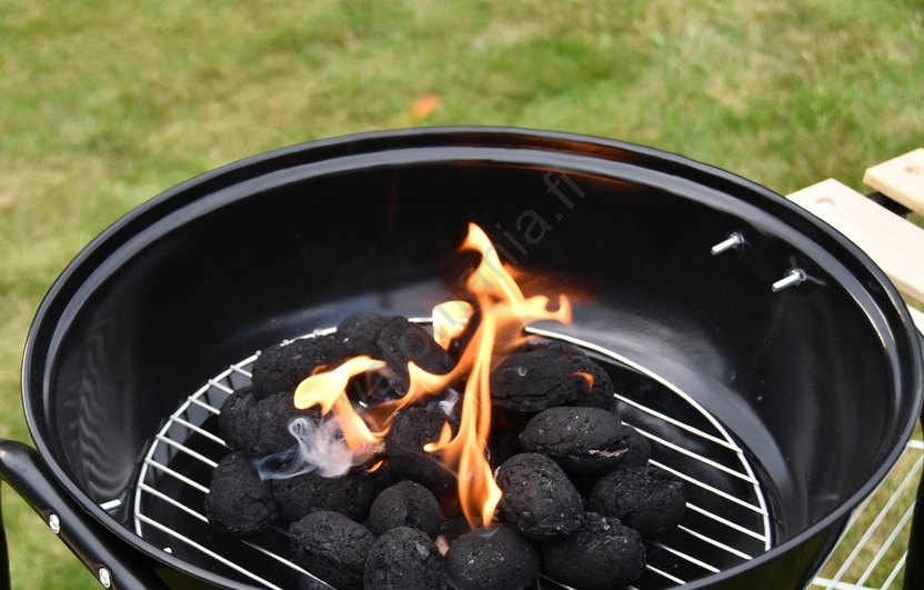 Kannettava Hiiligrilli Musta/puinen 4 Kannettava Hiiligrilli Musta/puinen - Image 2